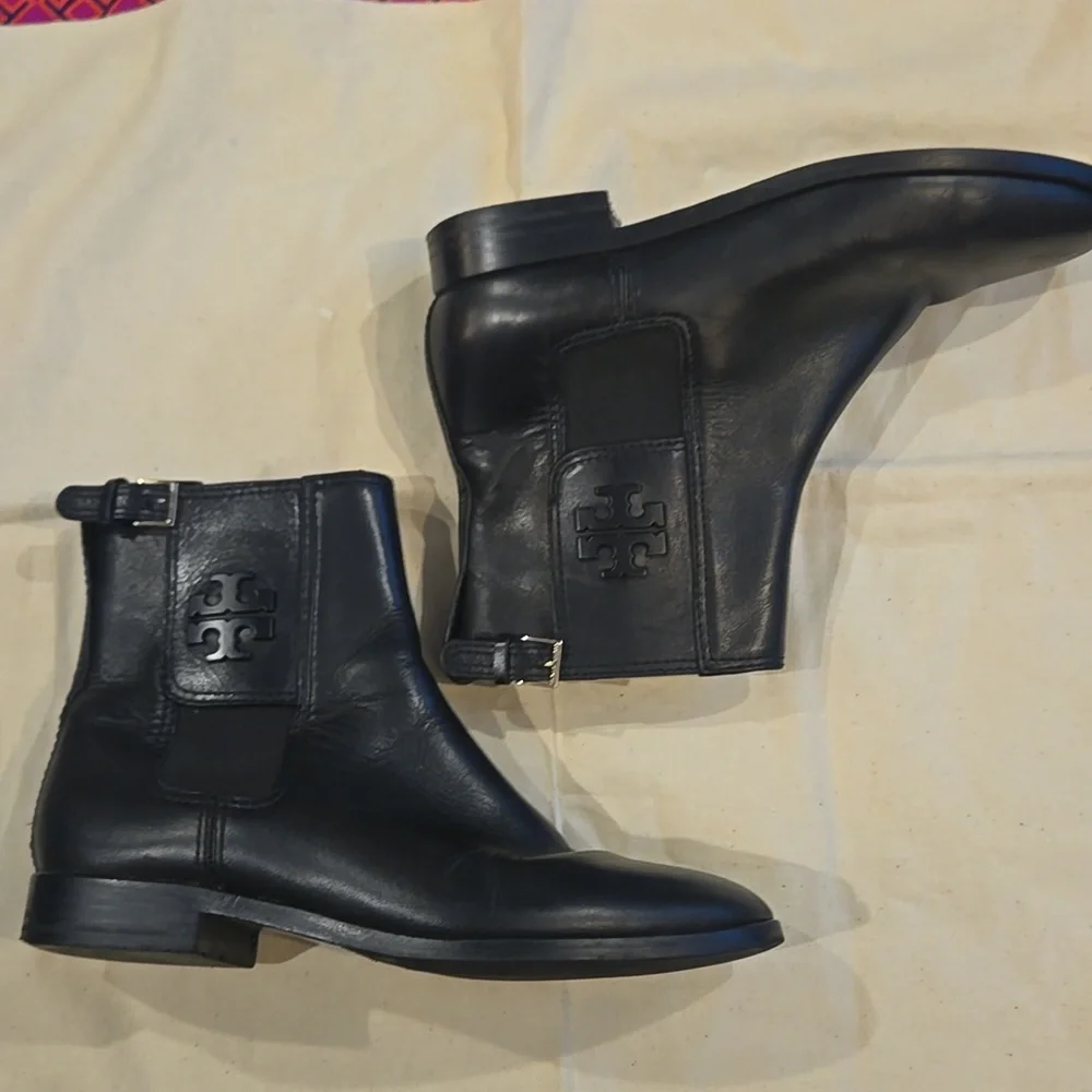 Tory Burch Wyatt Bootie Size 7M - Picture 10 of 10